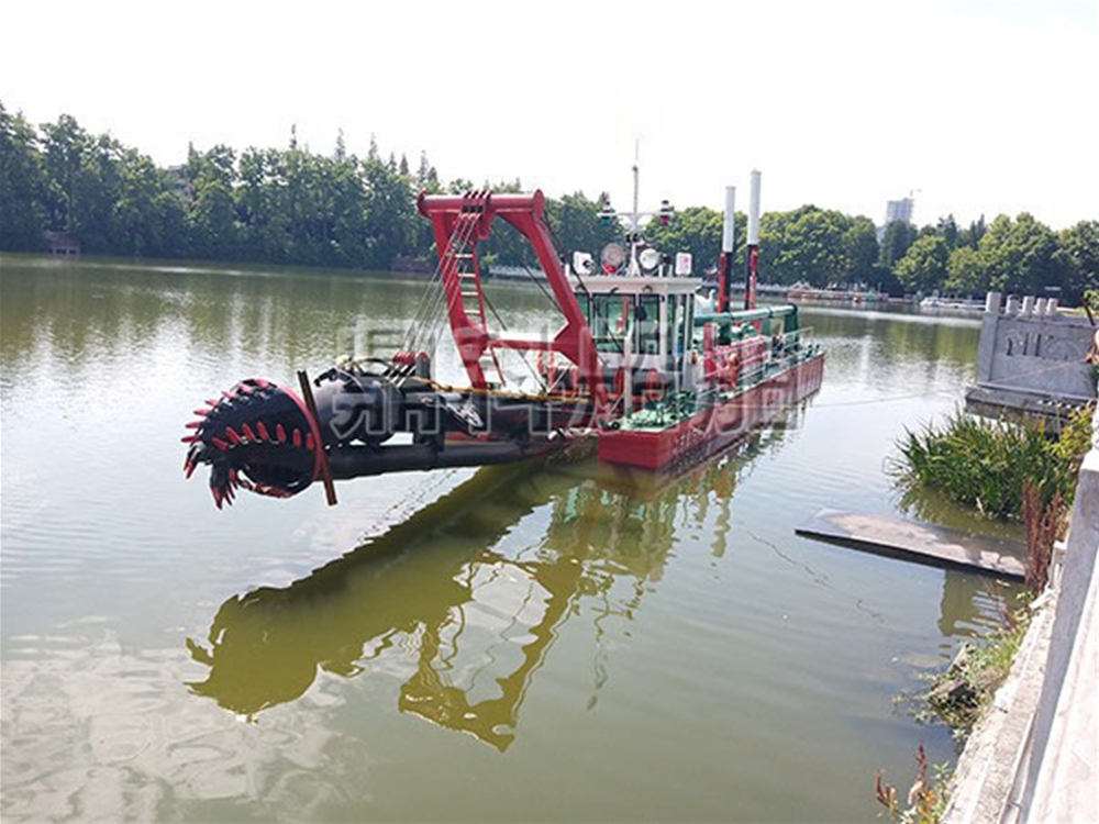 绞吸式挖泥船