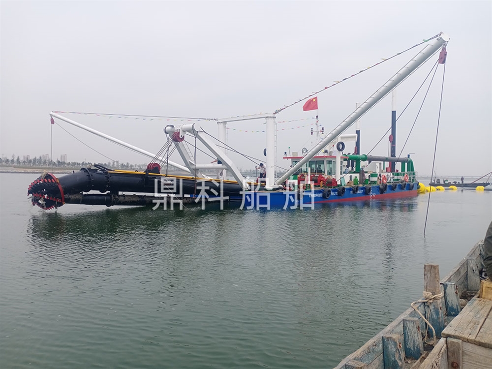 DK-400绞吸式挖泥船